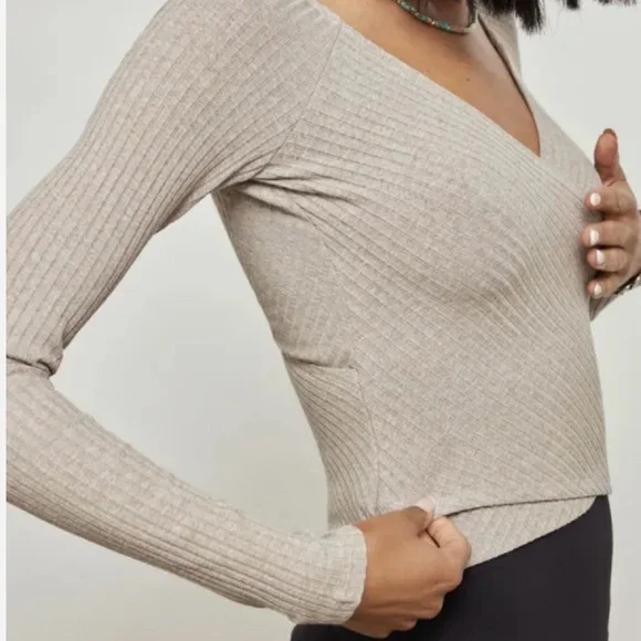 NWT CARBON38
Long Sleeve Wrap Ribbed Top - Beige - XS - Picture 4 of 10